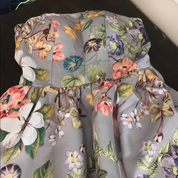 Beautiful floral print strapless dress - Picture 2 of 6